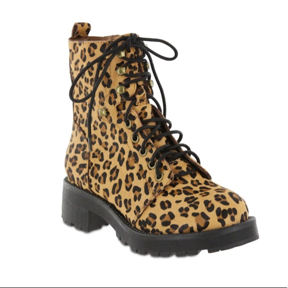 Leopard boots size 6